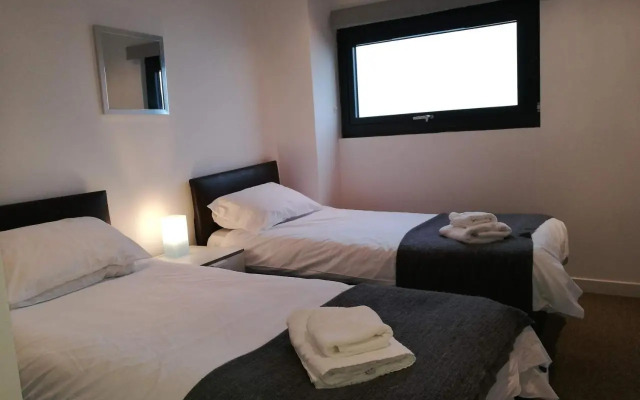 Glasgow Central Riverview Luxury Apartment (Sleeps upto 8)