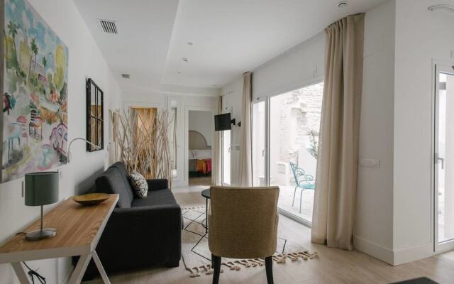 Sevilla Alquila Suites Plaza del Salvador con piscina climatizada