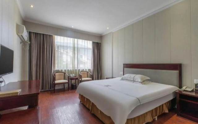 Weimei Lake-view Hotel