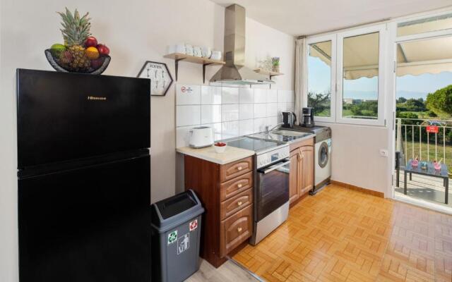 Villa Paradiso: Near beach, superb pool and garden