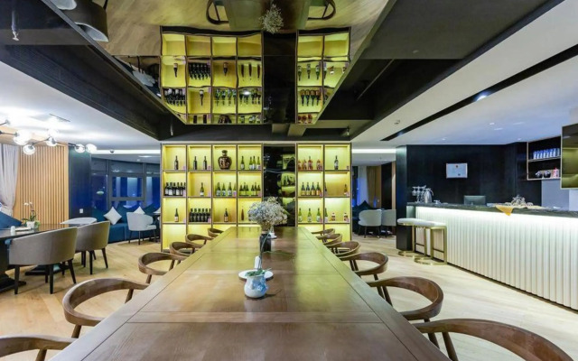 Guoguo Hotel (Xingyi Huijin Center Store)