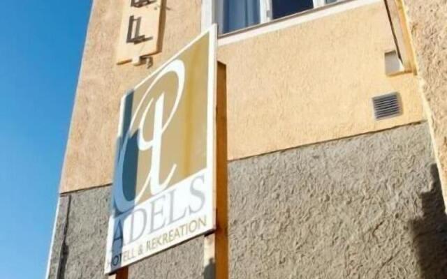 Adels Lågprishotell