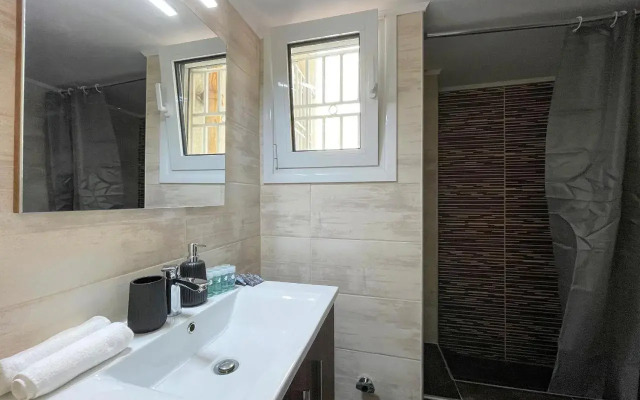 Riankour Central 90sqm apt in Panormou