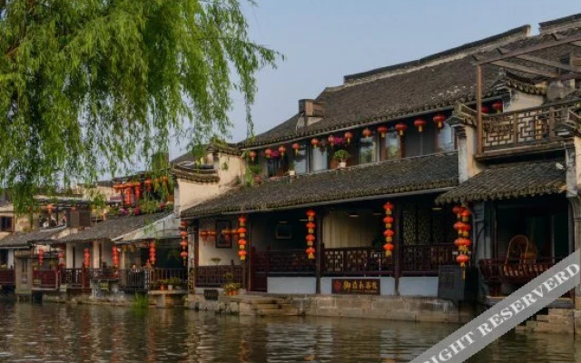 Zhenshui Courtyard · 180° River-View · Designer's Aesthetic | Panoramic Resort Guesthouse (Xitang)