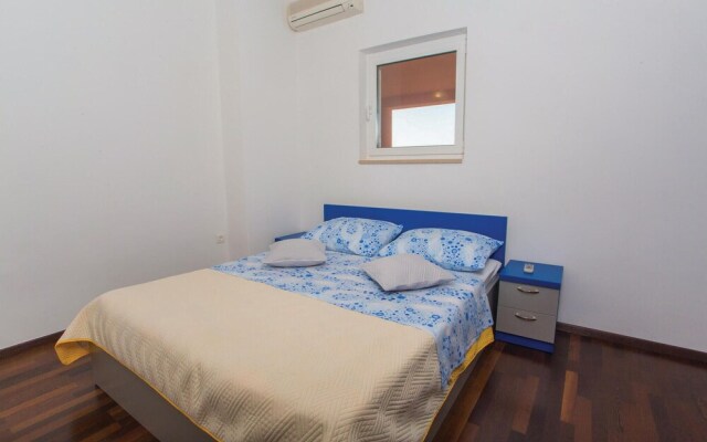 Nice Apartment in Makarska With 1 Bedrooms and Wifi