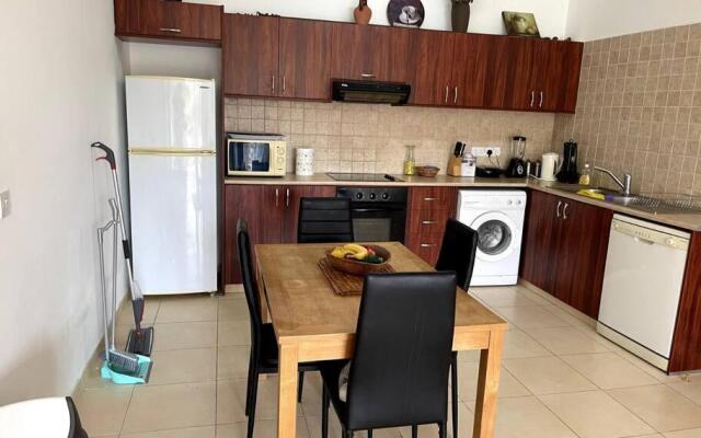 2 bed apt mountains and costal views with pool