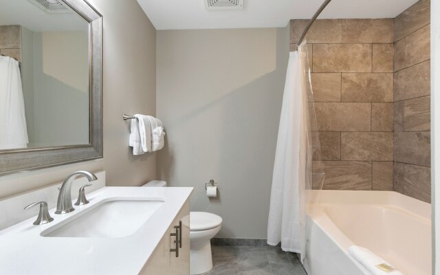 Spacious 4BR Condo Near French Quarter