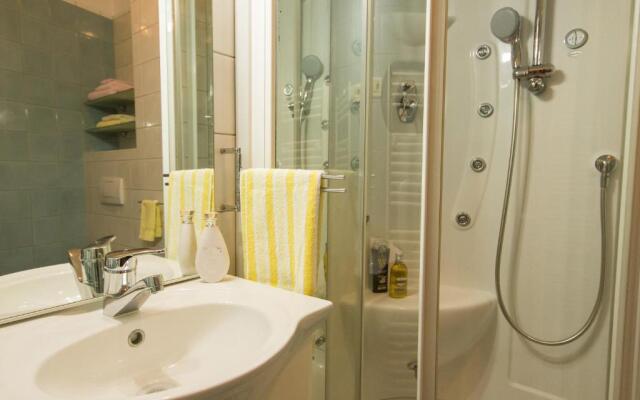 Seaside Apartment Gold 1row