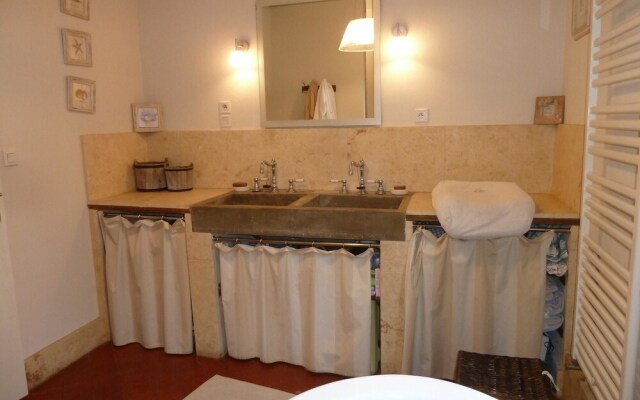 House With 5 Bedrooms in Pernes-les-fontaines, With Private Pool, Furn