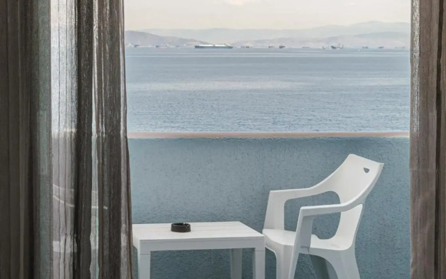 Mistral Apartments Aegina