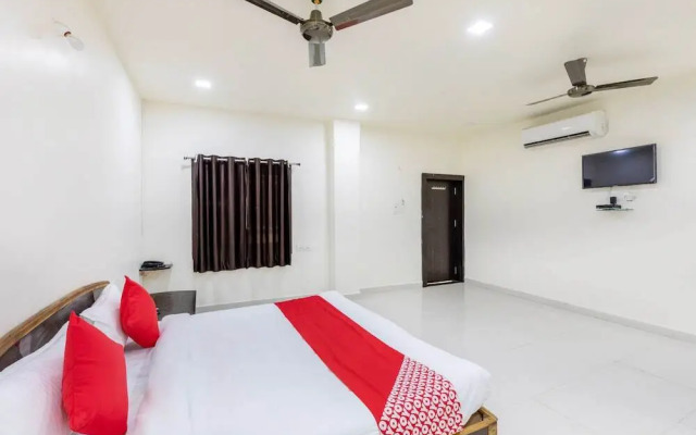 Hotel Lake City Pride  by OYO Rooms