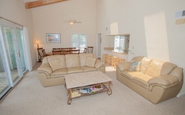 Shoot The Breeze 4 Bedroom Condo by Redawning