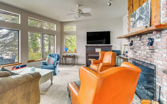 Waterfront Bainbridge Island Home: Stunning Views!