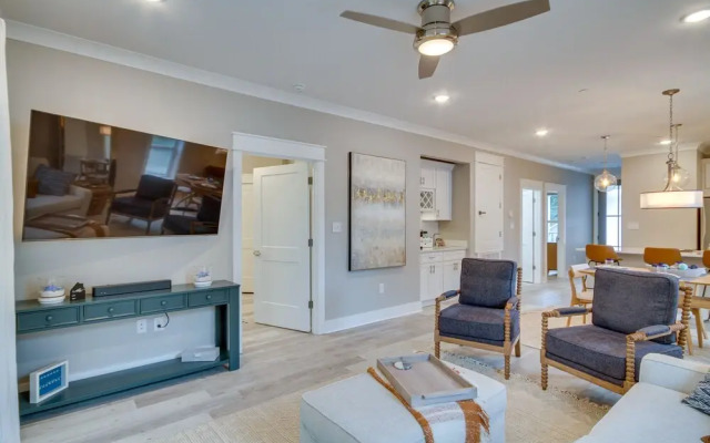 Diamondhead Retreat w/ Deck, Pool & Golf!