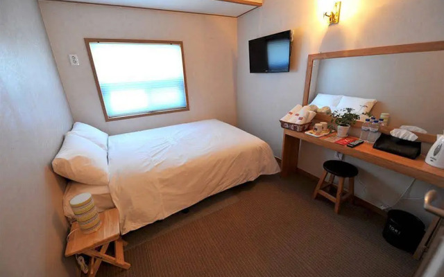 Tori Hotel