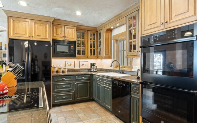 Keystone Gulch 8 Bedroom Home by Redawning