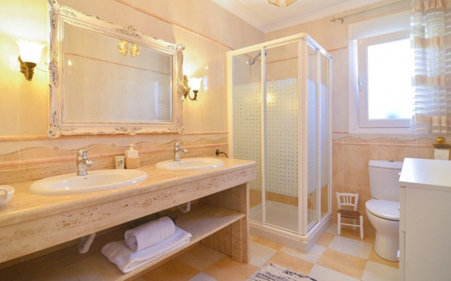 Villa - 4 Bedrooms with WiFi - 105020