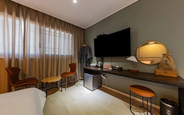 Brown Dot Hotel
