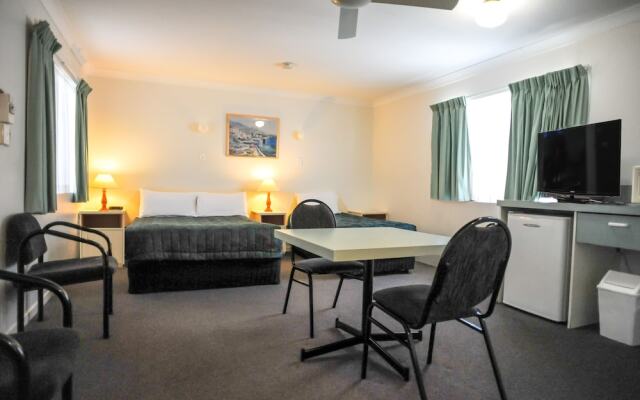 Earls Court Motel & Apartments