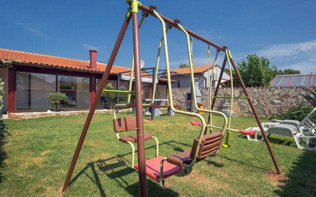 Boutique Hoilday Home With Lawn in Medulin