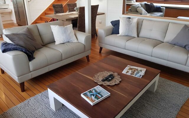 Scotland Island Retreat Water Edge