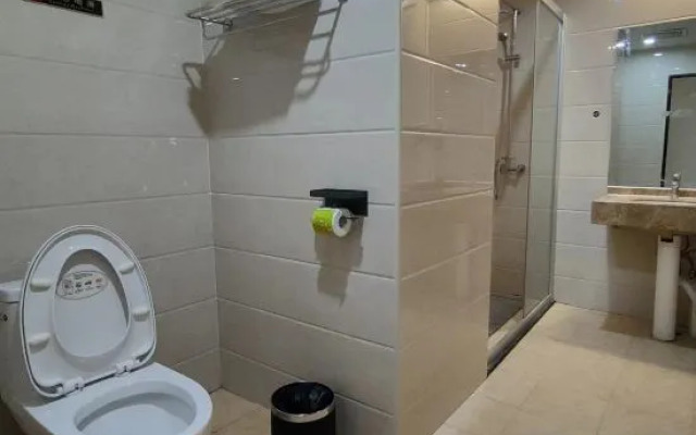 Shixing Huihuang Business Hotel