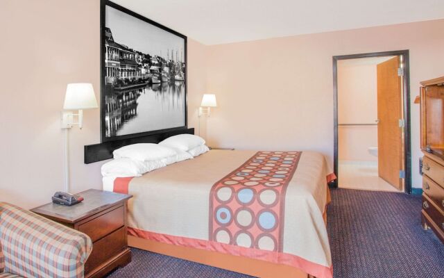 Super 8 Motel - Columbia