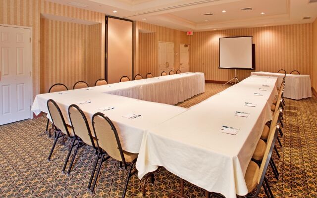 Staybridge Suites O'Fallon Chesterfield by IHG