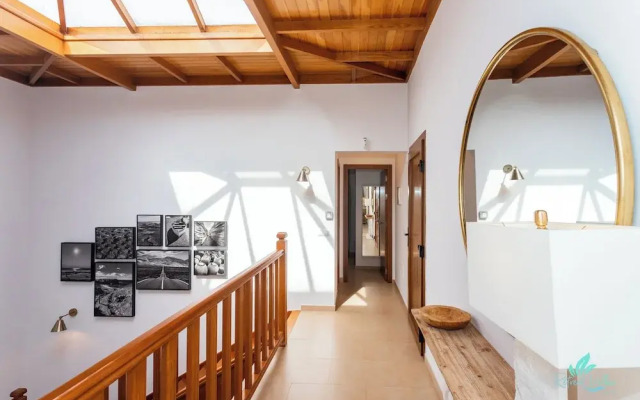 Inviting 4-bed Villa in Playa Blanca