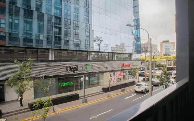 w Elegant 2BR w/ Great Balcony in Miraflores