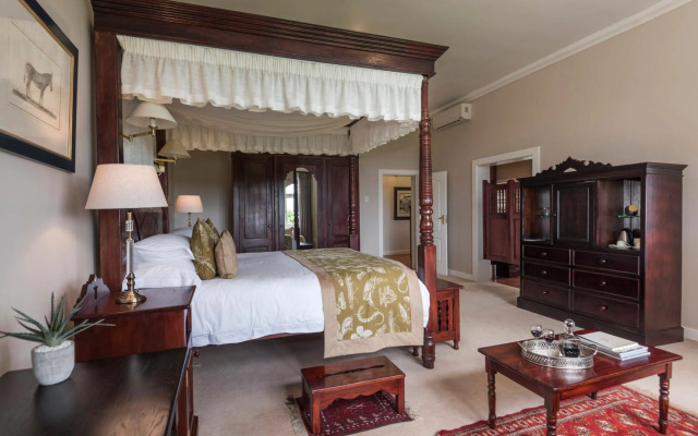 Founders Lodge by Mantis