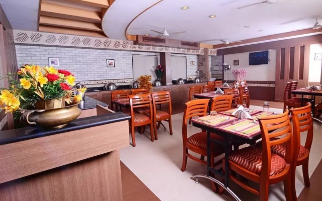 Capital O 37664 Hotel Grand Plaza
