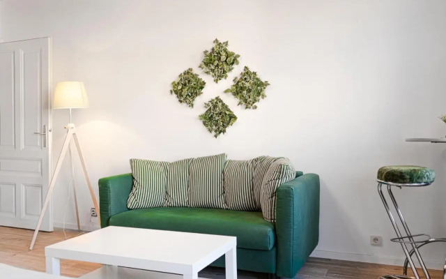 Perfectly situated 2BR Apt. - ideal for Longstays