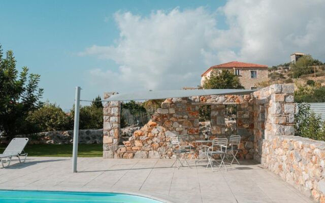 Villa Dioni Tria in Ditiki Mani