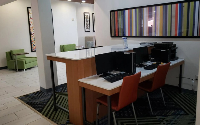 Holiday Inn Express Hotel & Suites Weslaco by IHG