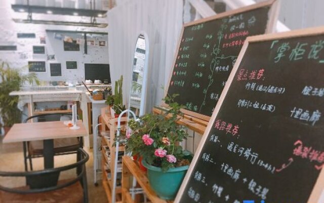 Xiyu Hostel · Cat Café