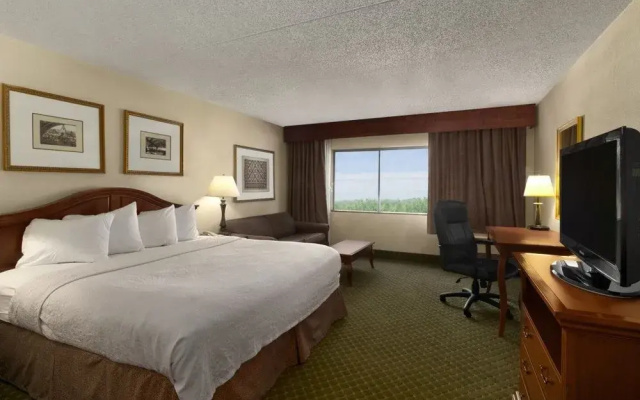 Days Inn & Suites by Wyndham Omaha NE
