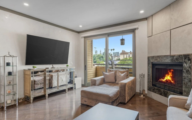 Stylish Westwood Condo