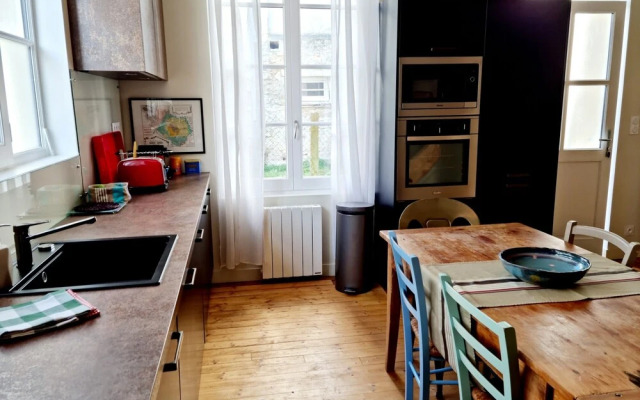 Chaleureuse Maison Avec Grande Terrasse au Calme