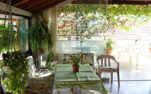 Rose Pension