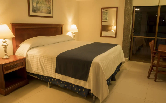Hotel Porto Allegro - Near Malecon