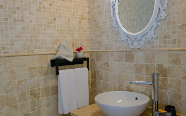 Selin Hotel