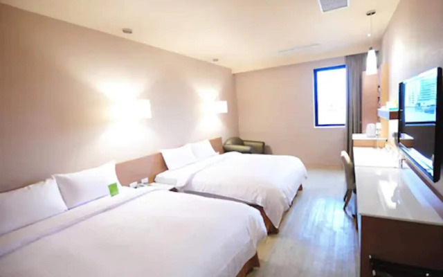 Kindness Hotel - Tainan Chihkan Tower