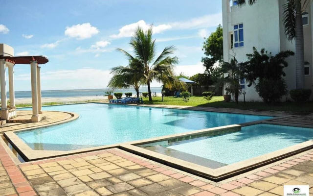 Stay.Plus Almasi Beachfront Apartments