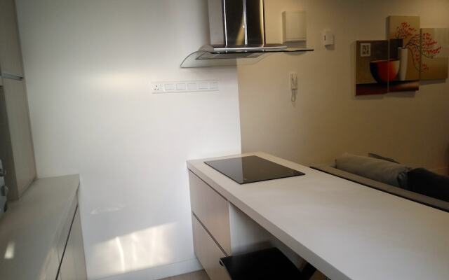 Cosy suite near Airport and LRT station