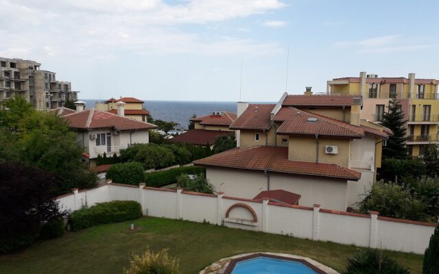 Villa Trayanka and Villa Alen Mak