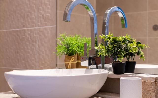 Studio mignon avec terrasse quartier du golf