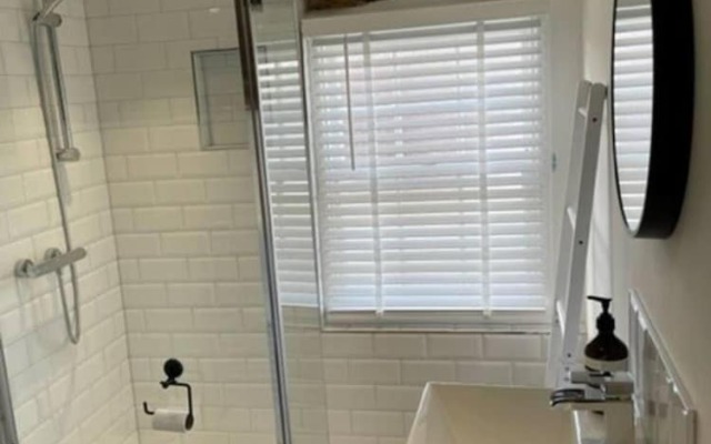 2 Bed Grade 2 - Dates Back to 1500's