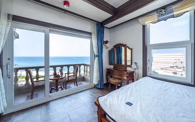 Gangneung Pension Sea and - Pet Friendly
