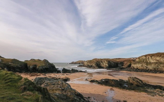 Fferm Porthdafarch South Farm House